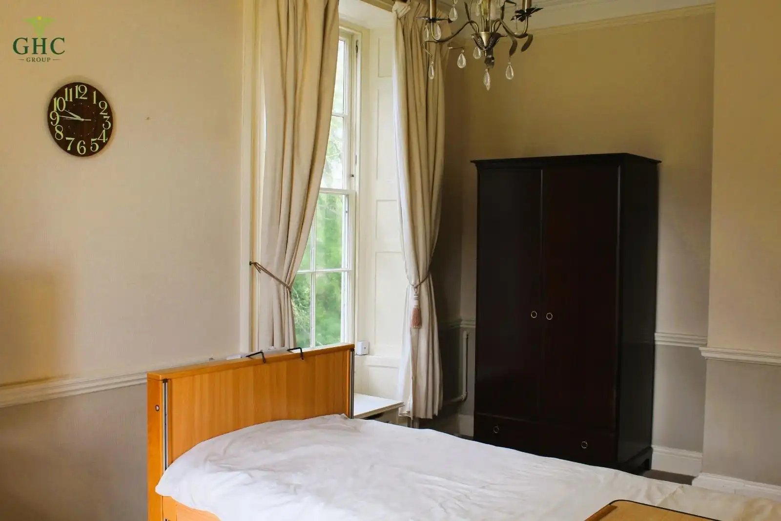 A bedroom at Oakwood Lodge